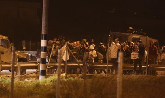 مستوطنون يعربدون على طريق طولكرم ونابلس